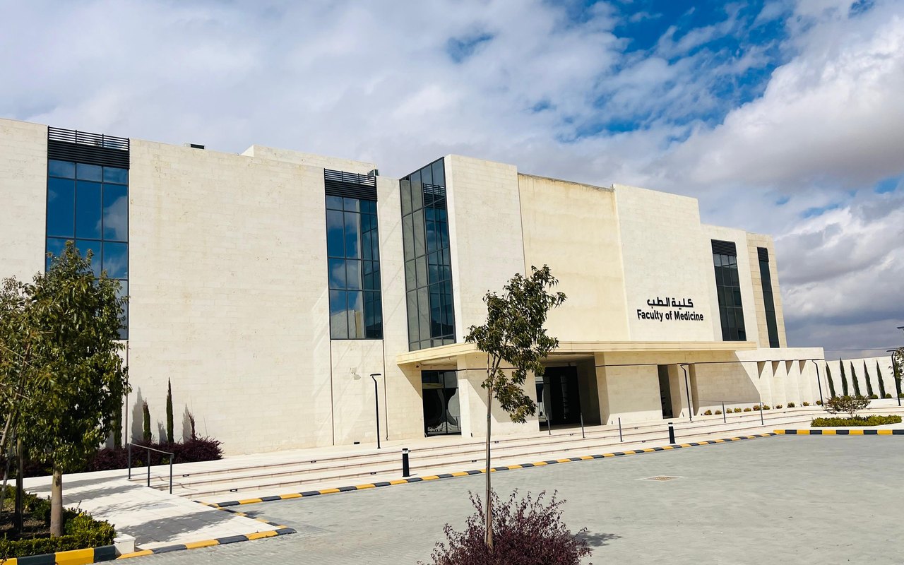 كلية الطب والتمريض