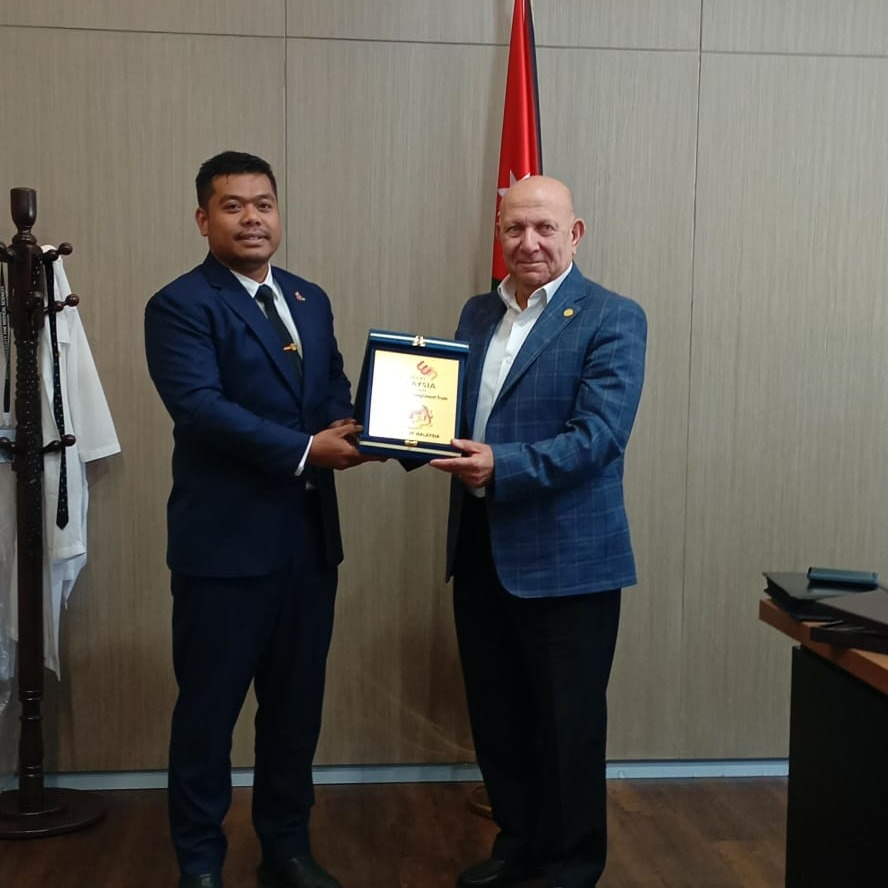 جامعة ابن سينا للعلوم الطبية تستقبل وفدًا ماليزيًا لتعزيز التعاون الأكاديمي والثقافي